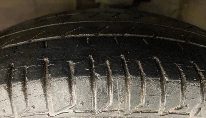 2013 Hyundai i10 SPORTZ 1.2, Petrol, Manual, 29,224 km, Left Front Tyre Tread
