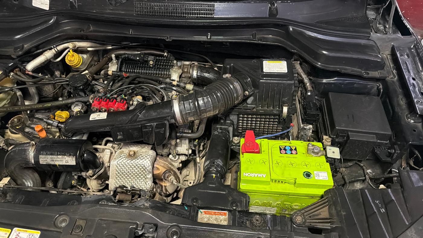 2023 Mahindra XUV300 W6 1.2 PETROL, CNG, Manual, 67,998 km, Engine View - Left