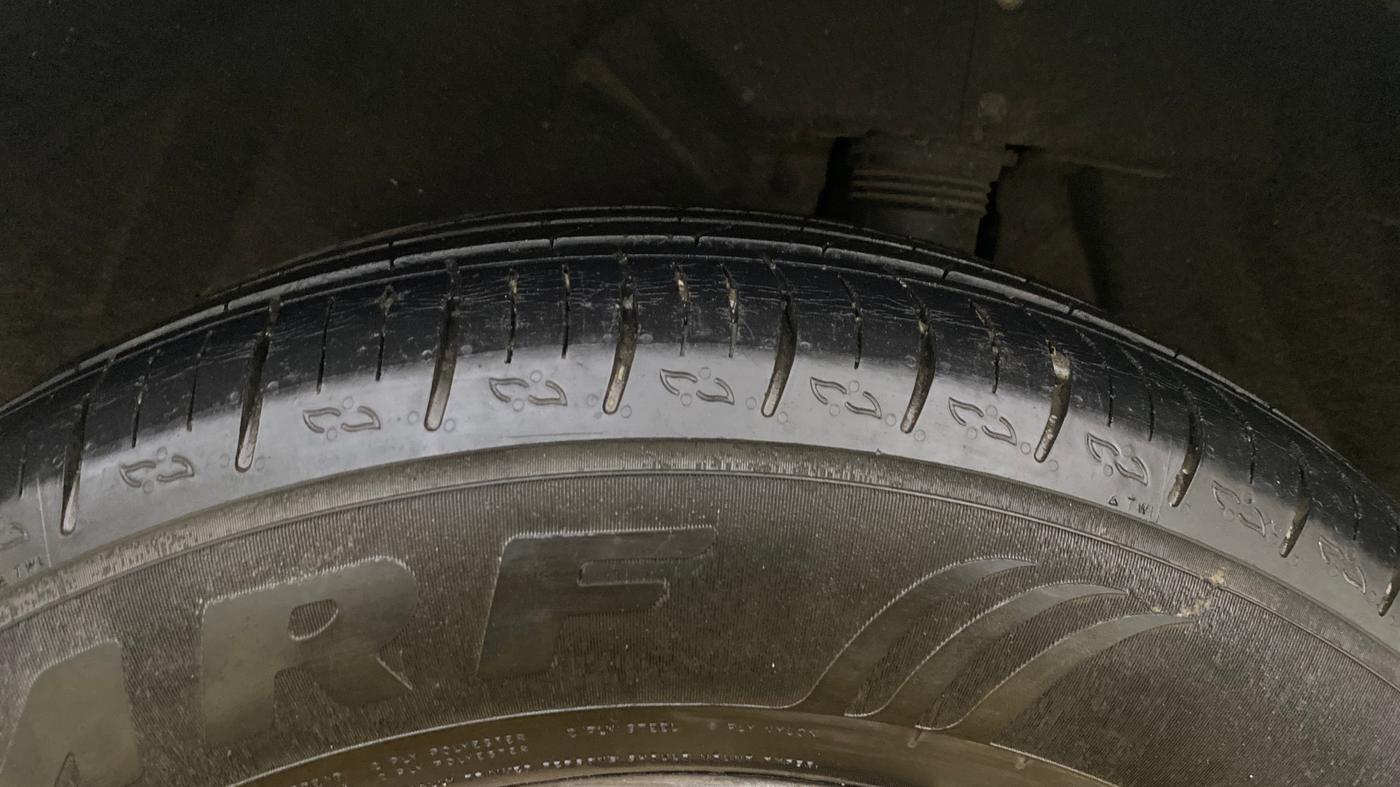 2022 Mahindra XUV700 AX 5 P MT 7 STR, Petrol, Manual, 29,329 km, Left Rear Tyre Tread