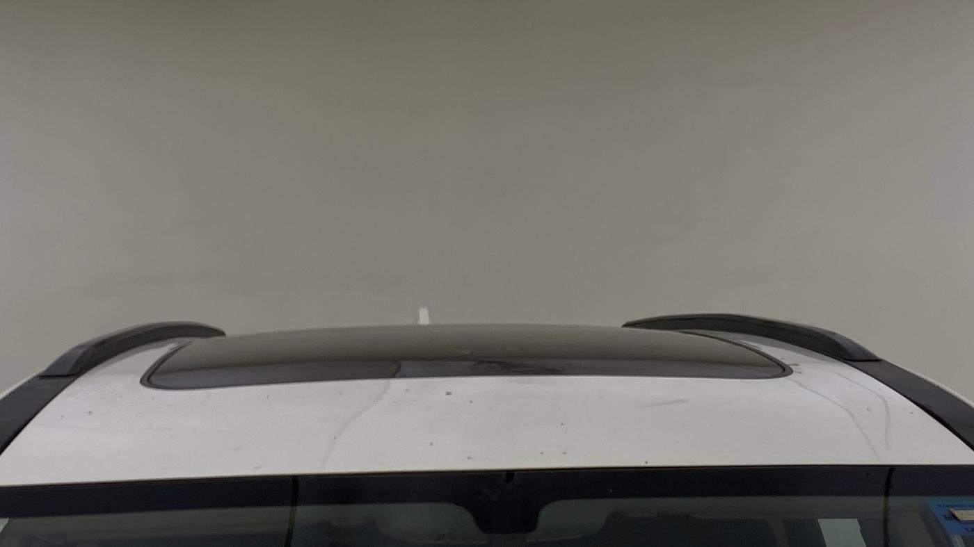 2022 Mahindra XUV700 AX 5 P MT 7 STR, Petrol, Manual, 29,329 km, Moonroof/ Sunroof