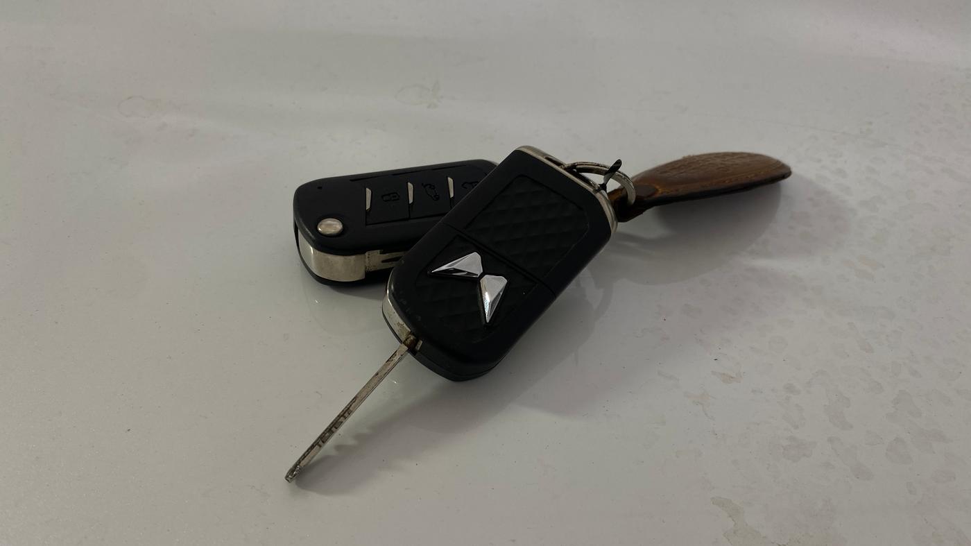 2022 Mahindra XUV700 AX 5 P MT 7 STR, Petrol, Manual, 29,329 km, Key Close Up