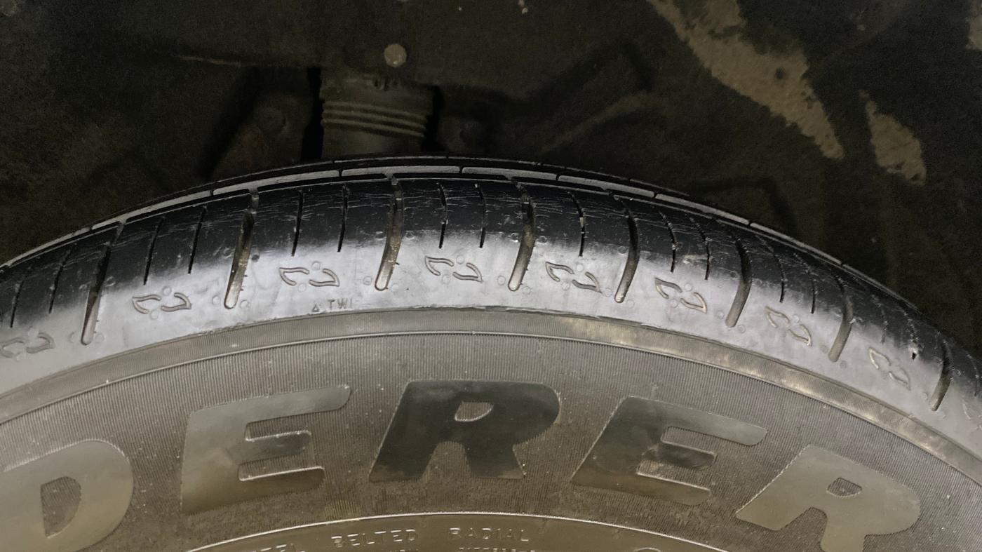 2022 Mahindra XUV700 AX 5 P MT 7 STR, Petrol, Manual, 29,329 km, Right Rear Tyre Tread