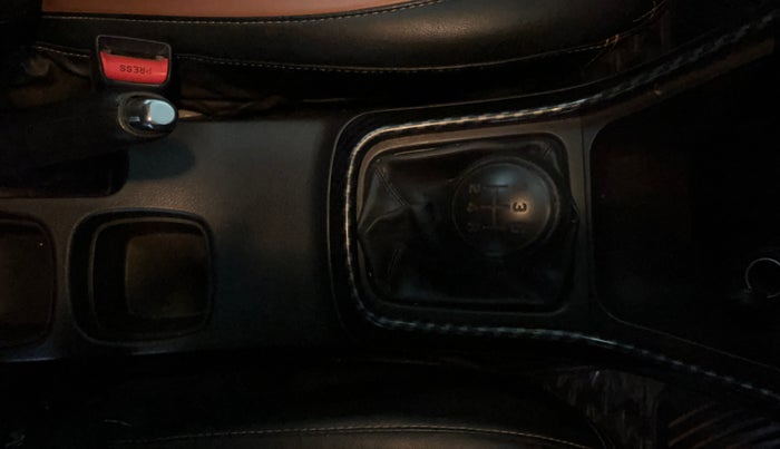 2022 Maruti S Cross SIGMA 1.5, Petrol, Manual, 69,882 km, Gear Lever