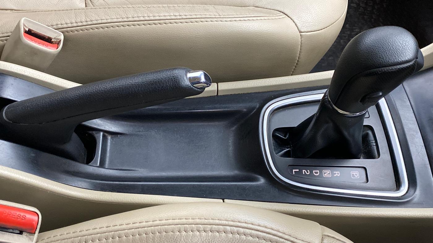 2016 Maruti Ciaz ZXI+ AT, Petrol, Automatic, 69,482 km, Gear Lever