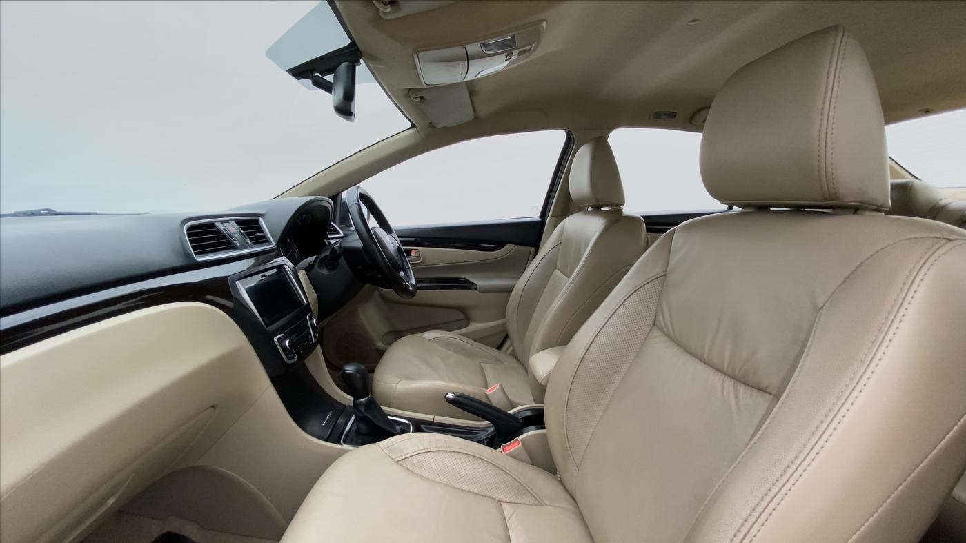 2016 Maruti Ciaz ZXI+ AT, Petrol, Automatic, 69,482 km, Right Side Front Door Cabin