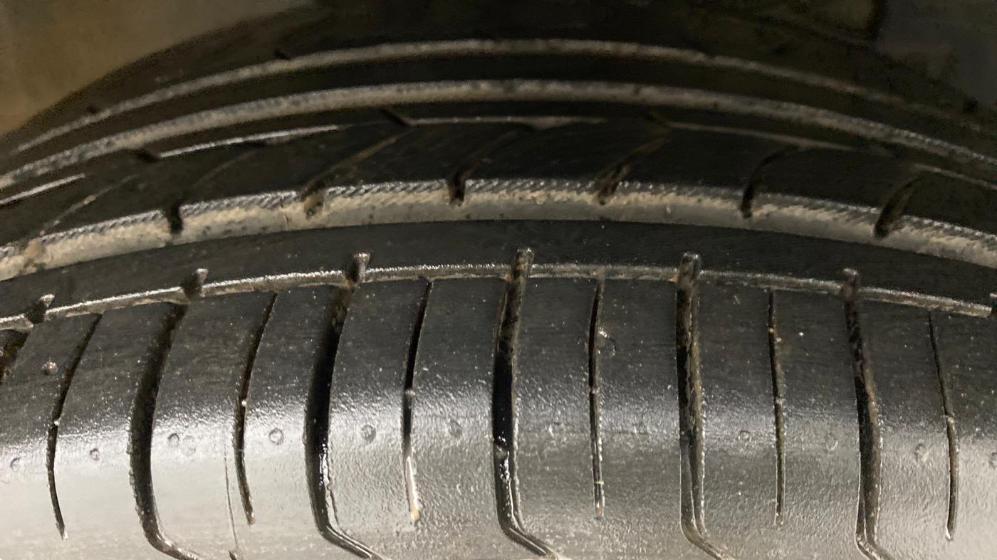 2016 Maruti Ciaz ZXI+ AT, Petrol, Automatic, 69,482 km, Right Front Tyre Tread
