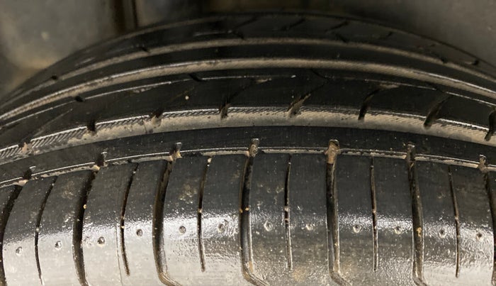 2016 Maruti Ciaz ZXI+ AT, Petrol, Automatic, 69,482 km, Right Rear Tyre Tread