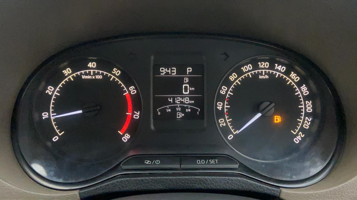 2016 Skoda Rapid 1.6 MPI STYLE AT, Petrol, Automatic, 41,248 km, Odometer Image