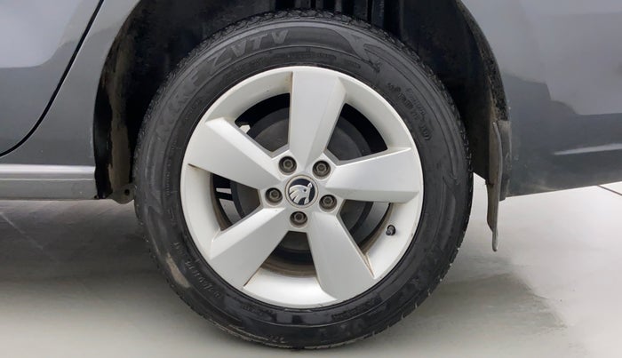 2016 Skoda Rapid 1.6 MPI STYLE AT, Petrol, Automatic, 41,248 km, Left Rear Wheel