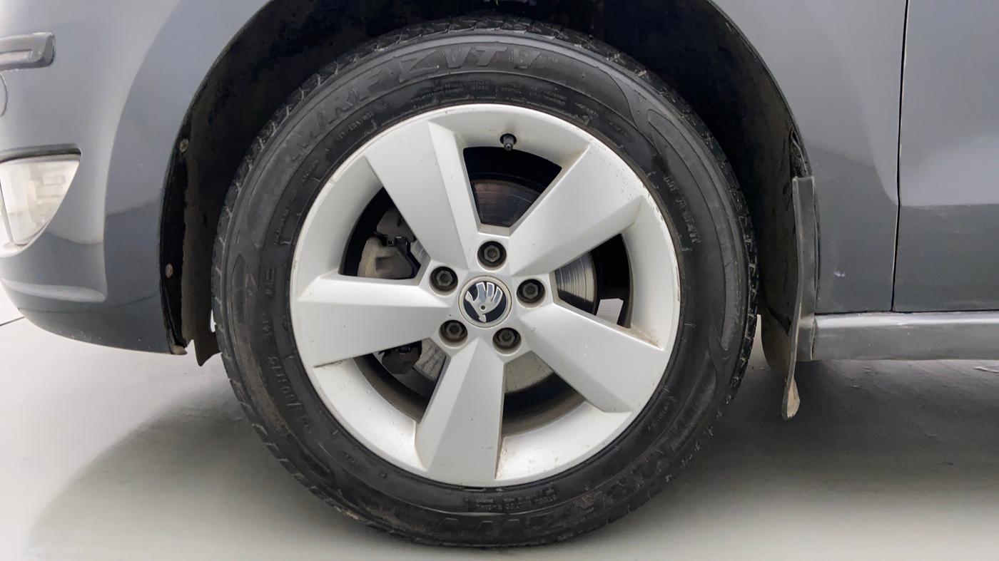 2016 Skoda Rapid 1.6 MPI STYLE AT, Petrol, Automatic, 41,248 km, Left Front Wheel