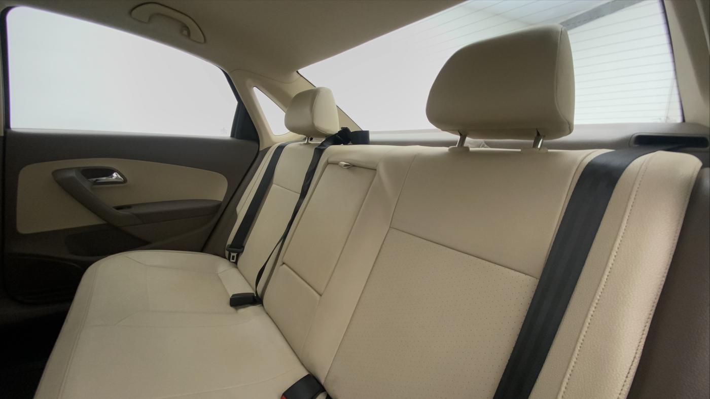 2016 Skoda Rapid 1.6 MPI STYLE AT, Petrol, Automatic, 41,248 km, Right Side Rear Door Cabin