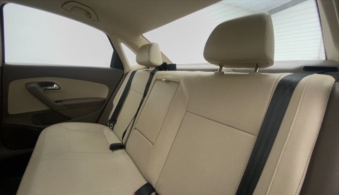 2016 Skoda Rapid 1.6 MPI STYLE AT, Petrol, Automatic, 41,248 km, Right Side Rear Door Cabin