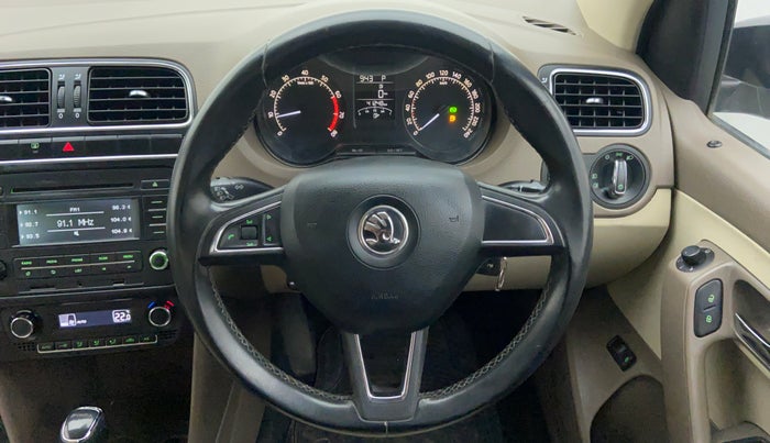 2016 Skoda Rapid 1.6 MPI STYLE AT, Petrol, Automatic, 41,248 km, Steering Wheel Close Up