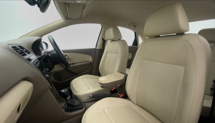 2016 Skoda Rapid 1.6 MPI STYLE AT, Petrol, Automatic, 41,248 km, Right Side Front Door Cabin
