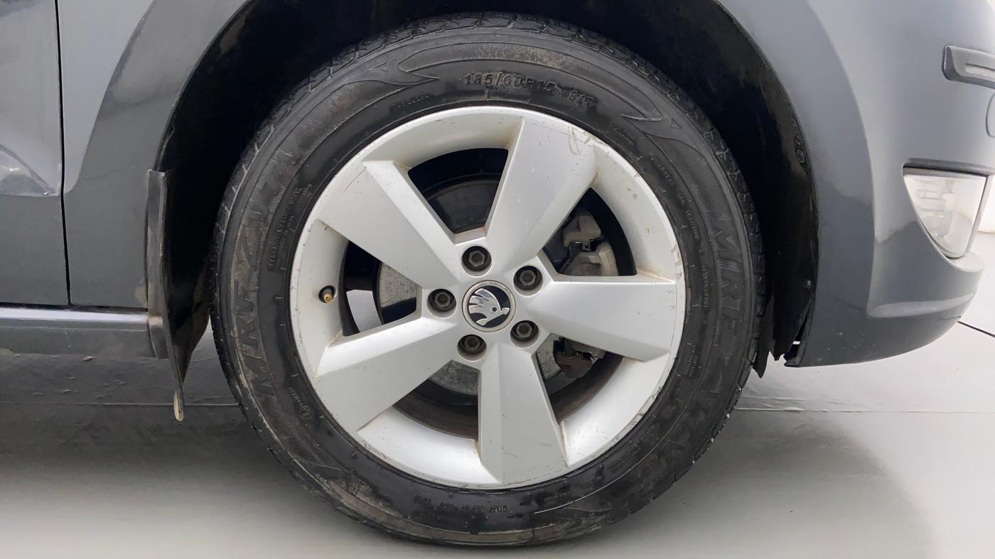 2016 Skoda Rapid 1.6 MPI STYLE AT, Petrol, Automatic, 41,248 km, Right Front Wheel