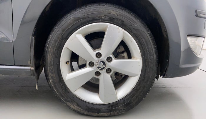 2016 Skoda Rapid 1.6 MPI STYLE AT, Petrol, Automatic, 41,248 km, Right Front Wheel
