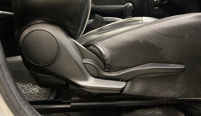 2021 Maruti Swift VXI, Petrol, Manual, 72,290 km, Driver Side Adjustment Panel