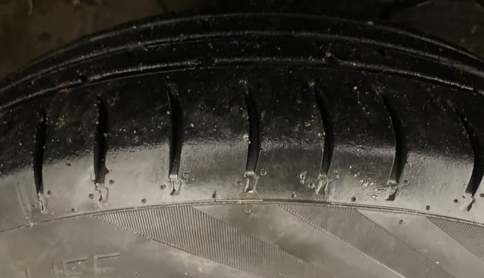 2021 Maruti Swift VXI, Petrol, Manual, 72,290 km, Right Front Tyre Tread