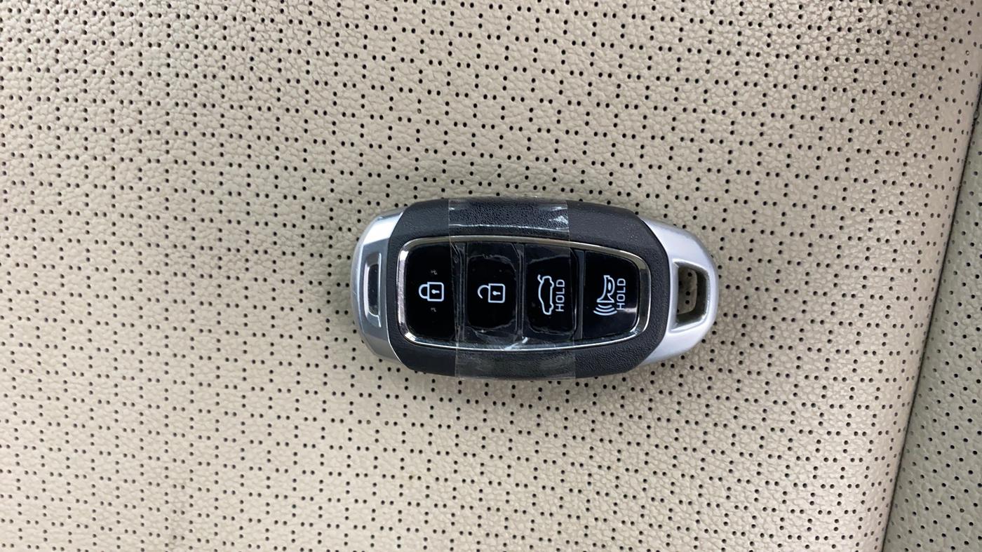 2022 Hyundai Verna SX (O)1.5 VTVT, Petrol, Manual, 27,934 km, Key Close Up