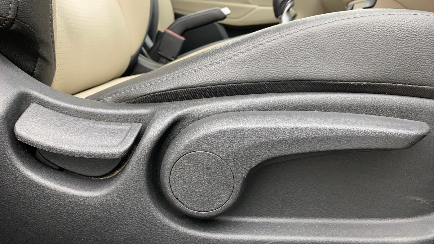 2022 Hyundai Verna SX (O)1.5 VTVT, Petrol, Manual, 27,934 km, Driver Side Adjustment Panel