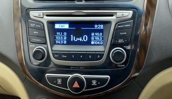 2017 Hyundai Verna 1.6 CRDI S, Diesel, Manual, 98,945 km, Infotainment system - Display has spot on screen