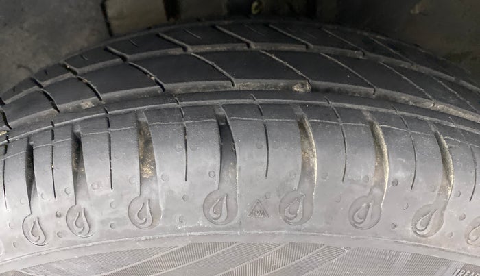 2021 Renault Kwid 1.0 RXT Opt AT, Petrol, Automatic, 7,352 km, Left Front Tyre Tread