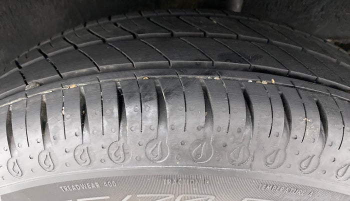 2021 Renault Kwid 1.0 RXT Opt AT, Petrol, Automatic, 7,352 km, Left Rear Tyre Tread