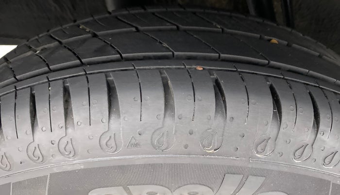2021 Renault Kwid 1.0 RXT Opt AT, Petrol, Automatic, 7,352 km, Right Rear Tyre Tread