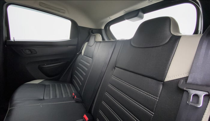 2021 Renault Kwid 1.0 RXT Opt AT, Petrol, Automatic, 7,352 km, Right Side Rear Door Cabin