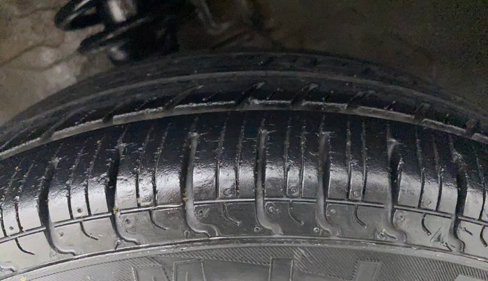 2015 Maruti Alto 800 VXI, Petrol, Manual, 45,209 km, Left Front Tyre Tread