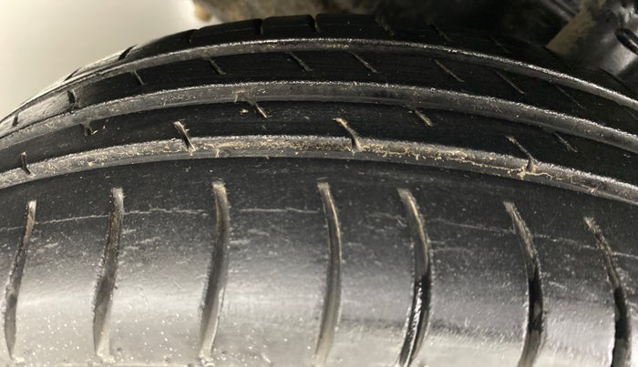 2010 Maruti Wagon R 1.0 VXI, Petrol, Manual, 73,519 km, Left Front Tyre Tread