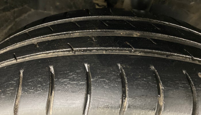 2010 Maruti Wagon R 1.0 VXI, Petrol, Manual, 73,519 km, Right Front Tyre Tread