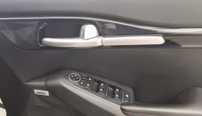 2020 KIA SELTOS GTX PLUS AT 1.5 DIESEL, Diesel, Automatic, 1,04,648 km, Driver Side Door Panels Control