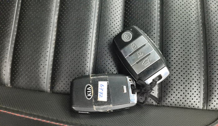 2020 KIA SELTOS GTX PLUS AT 1.5 DIESEL, Diesel, Automatic, 1,04,648 km, Key Close Up