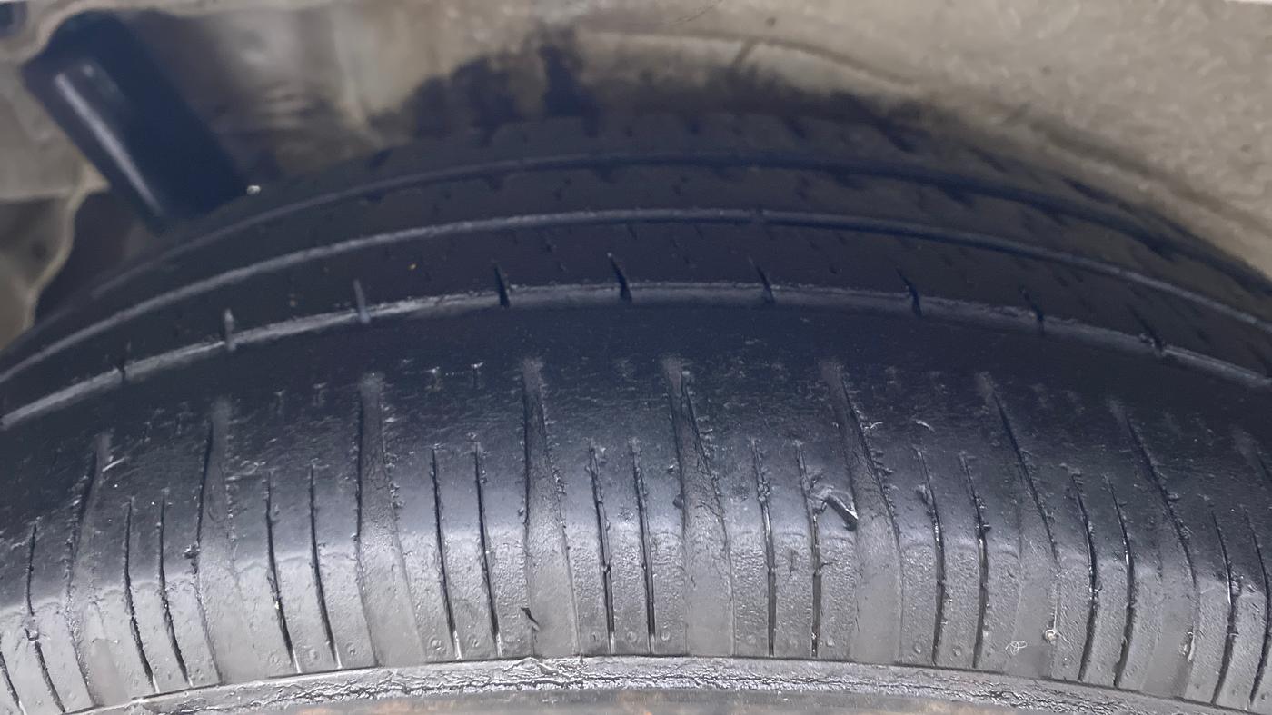 2016 Maruti Wagon R 1.0 VXI, CNG, Manual, 99,577 km, Right Rear Tyre Tread