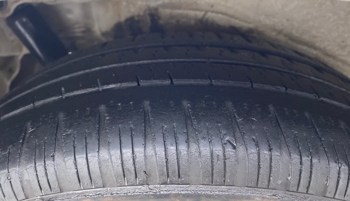 2016 Maruti Wagon R 1.0 VXI, CNG, Manual, 99,577 km, Right Rear Tyre Tread