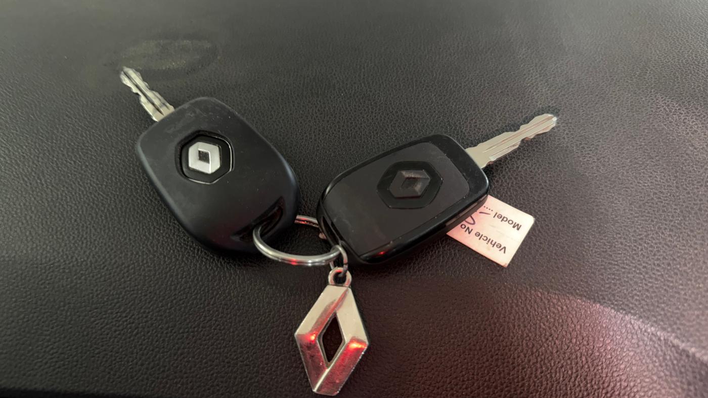 2019 Renault TRIBER RXT, Petrol, Manual, 17,775 km, Key Close Up