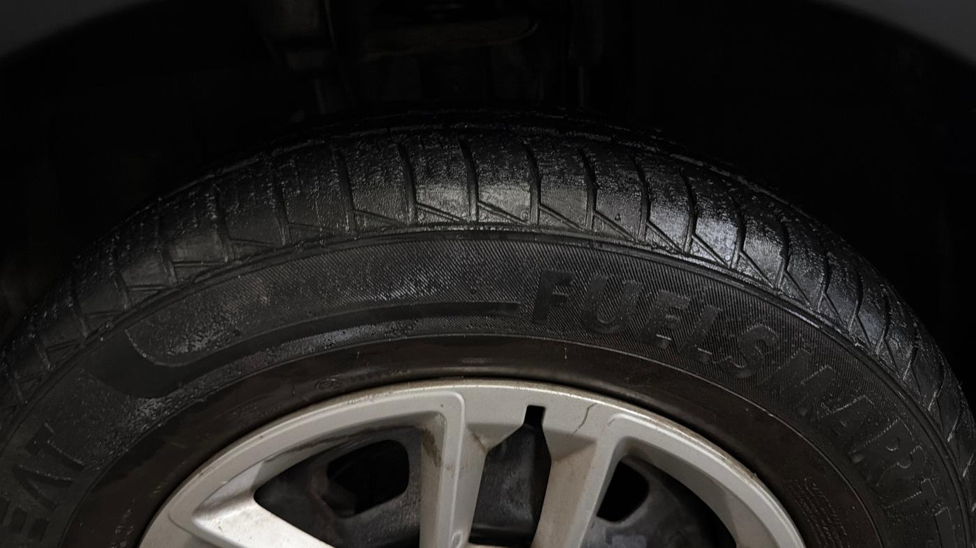 2019 Renault TRIBER RXT, Petrol, Manual, 17,775 km, Left Front Tyre Tread