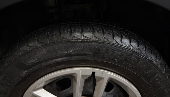 2019 Renault TRIBER RXT, Petrol, Manual, 17,775 km, Left Front Tyre Tread