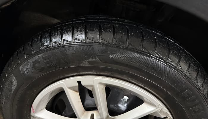 2019 Renault TRIBER RXT, Petrol, Manual, 17,775 km, Right Front Tyre Tread