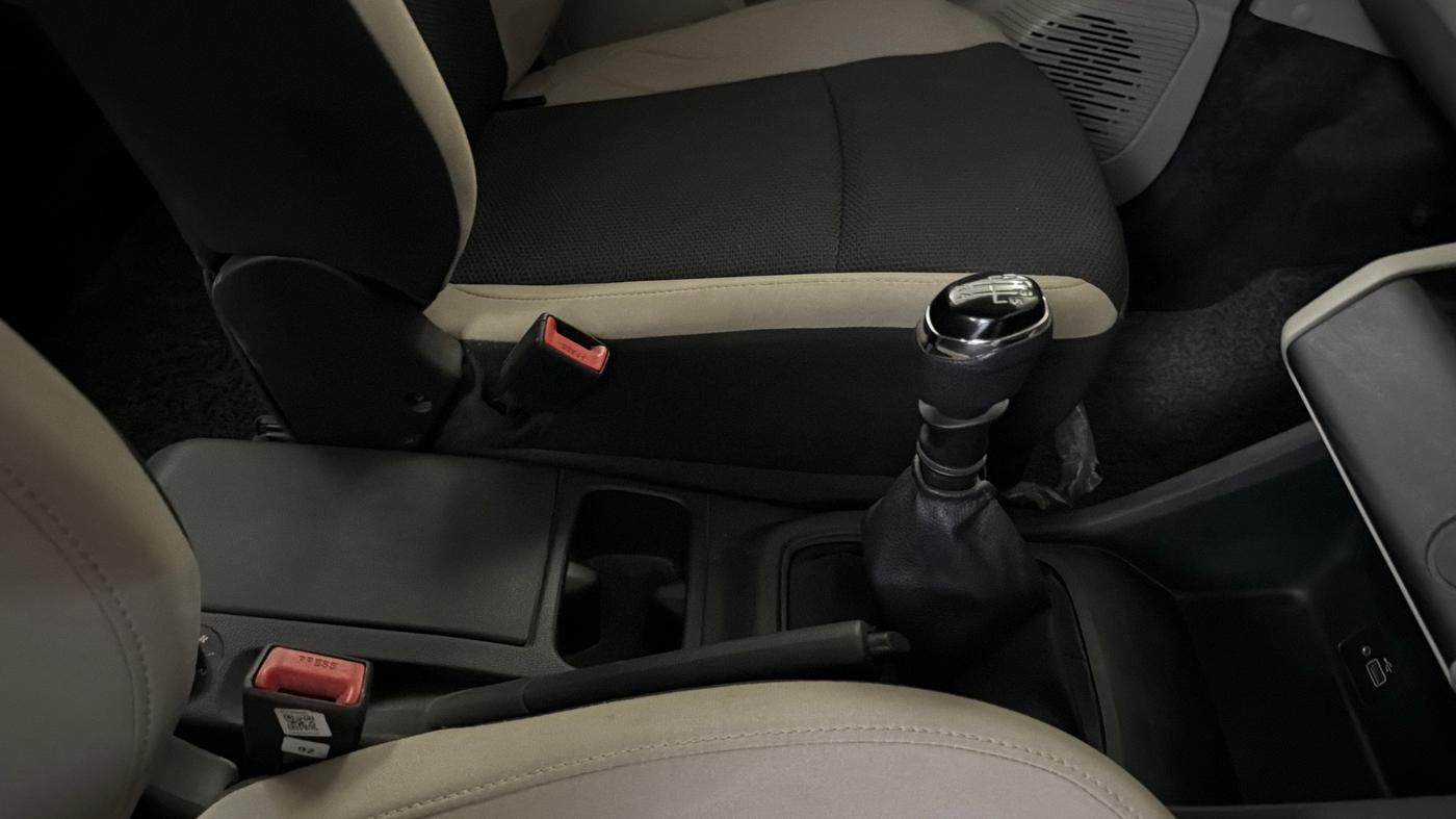 2019 Renault TRIBER RXT, Petrol, Manual, 17,775 km, Gear Lever