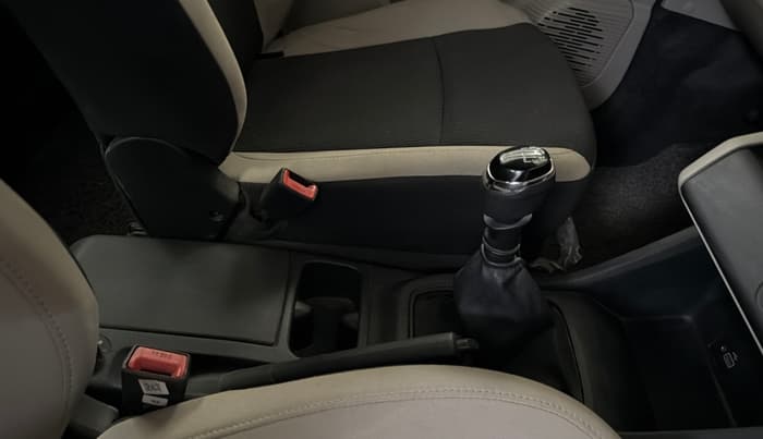 2019 Renault TRIBER RXT, Petrol, Manual, 17,775 km, Gear Lever