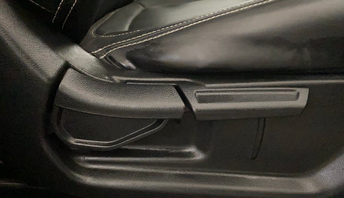 2021 Hyundai VENUE S+ 1.2, Petrol, Manual, 34,447 km, Driver Side Adjustment Panel