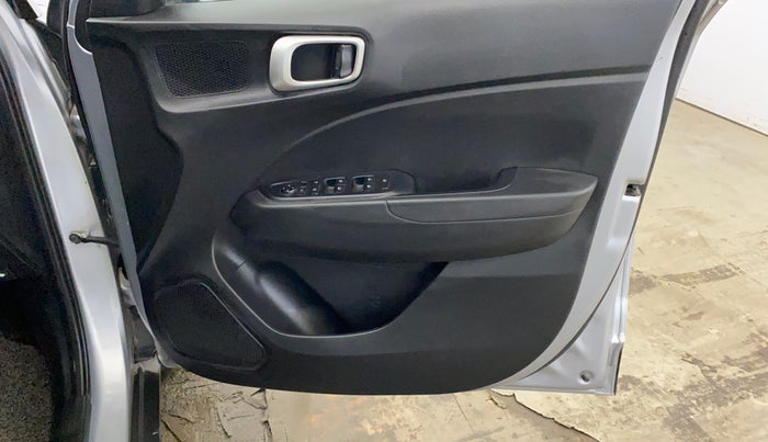 2021 Hyundai VENUE S+ 1.2, Petrol, Manual, 34,447 km, Driver Side Door Panels Control