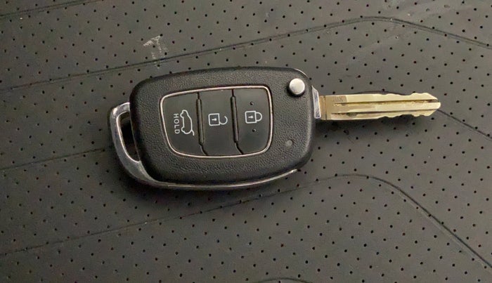 2021 Hyundai VENUE S+ 1.2, Petrol, Manual, 34,447 km, Key Close Up