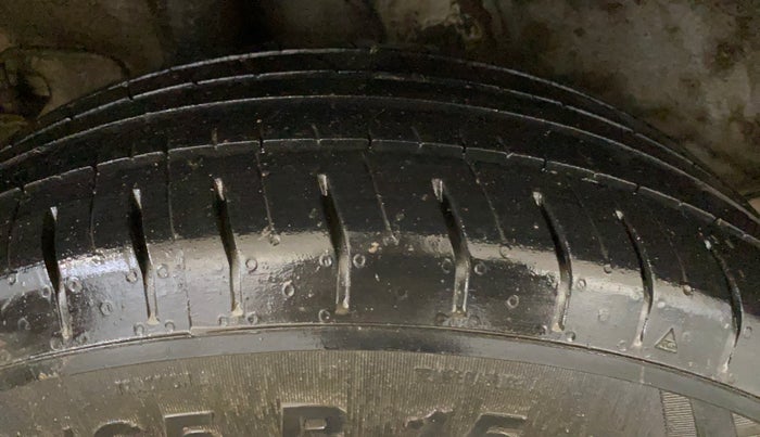 2021 Hyundai VENUE S+ 1.2, Petrol, Manual, 34,447 km, Right Rear Tyre Tread