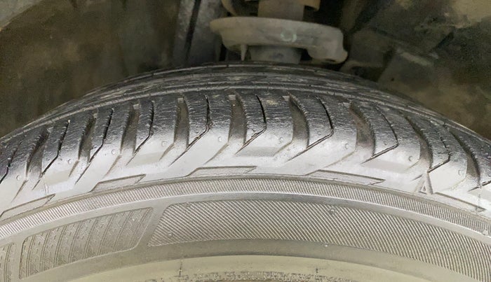 2020 Jeep Compass LIMITED PLUS PETROL AT, Petrol, Automatic, 29,556 km, Right Front Tyre Tread