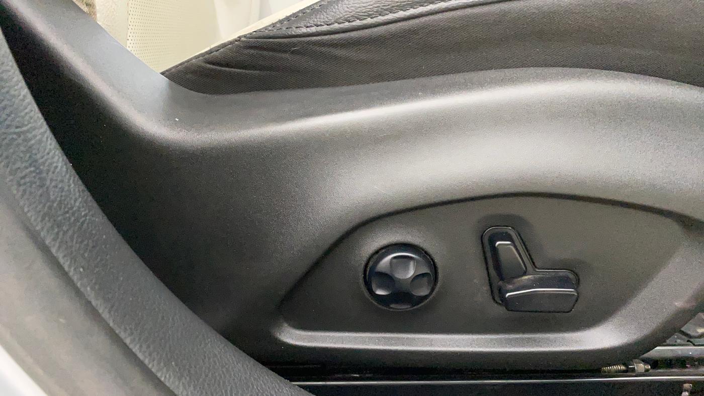 2020 Jeep Compass LIMITED PLUS PETROL AT, Petrol, Automatic, 29,556 km, Driver Side Adjustment Panel
