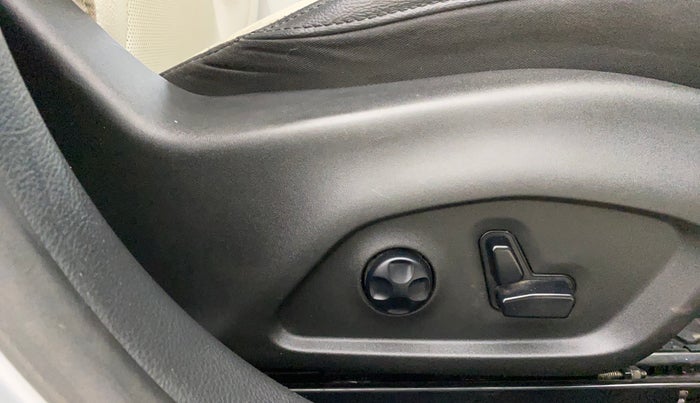 2020 Jeep Compass LIMITED PLUS PETROL AT, Petrol, Automatic, 29,556 km, Driver Side Adjustment Panel