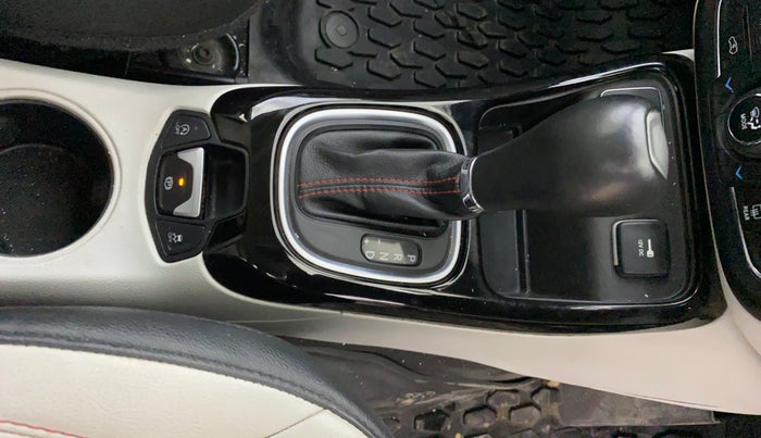 2020 Jeep Compass LIMITED PLUS PETROL AT, Petrol, Automatic, 29,556 km, Gear Lever